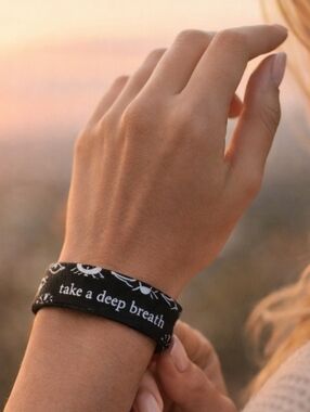 Zox Take a Deep Breath Bracelet Black White Eye Print Stretch Band #1816